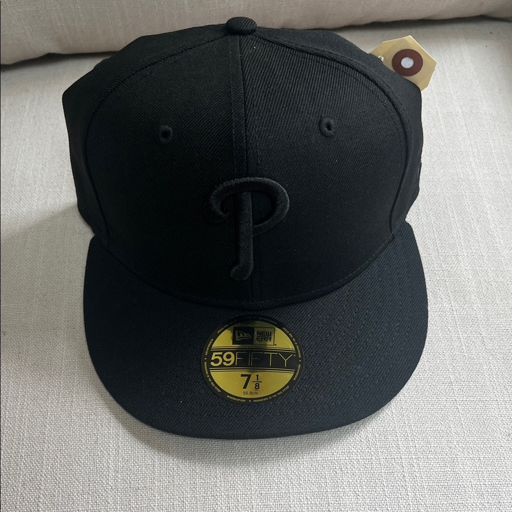 New Black Philadelphia Phillies Fitted Cap with Raised 'P' Logo - Picture 1 of 4